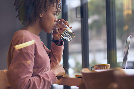 consumenten kiezen steeds vaker voor mineraalwater als gezonde dorstlesser