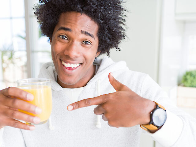 zuren tasten het gebit aan