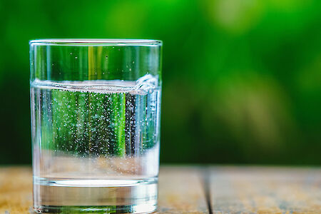 Koolzuurgas in waters en frisdranken