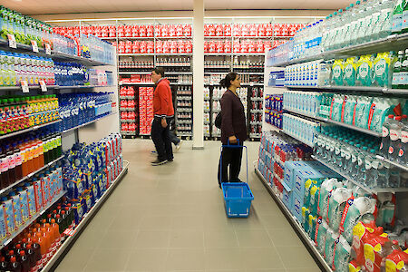 supermarkt frisdrank - bron Robert Hoetink / Shutterstock.com