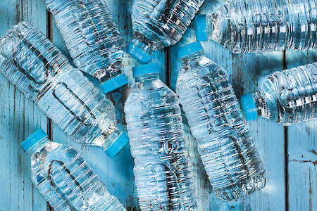 Kleine plastic flessen