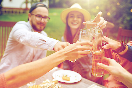 Samen proosten met frisse dranken
